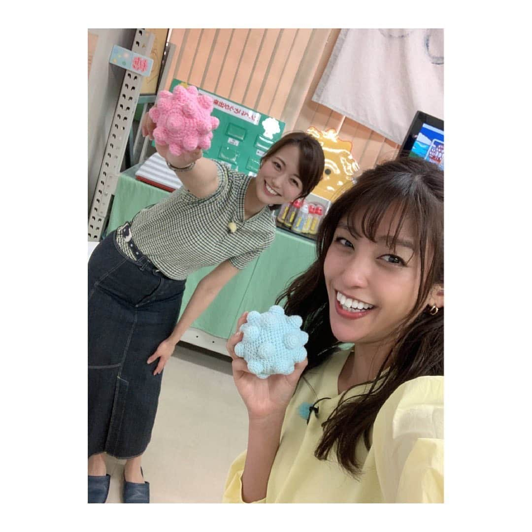 岡副麻希さんのインスタグラム写真 - (岡副麻希Instagram)「.﻿ ６月の【ほな行こCar！〜寄りみちドライブ〜】﻿ 金平糖工場からスタートします🏰🤍💛﻿ ﻿ はじめての金平糖作り、たのしすぎました💝😆﻿ あと自分で作った金平糖が愛おしくて﻿ すぐ噛んでしまうけど、そのばりばりぼりぼりも﻿ 格別でした🌟👩🏻‍🤝‍👩🏽﻿ ﻿ めっちゃカラフルにしてきたで！！！﻿ ❤️🧡💛💚💜﻿ ﻿ ﻿ #朝日放送#斎藤真美 アナ﻿ #金平糖#コンペイトウ#織田信長」6月5日 20時18分 - maki_okazoe_official