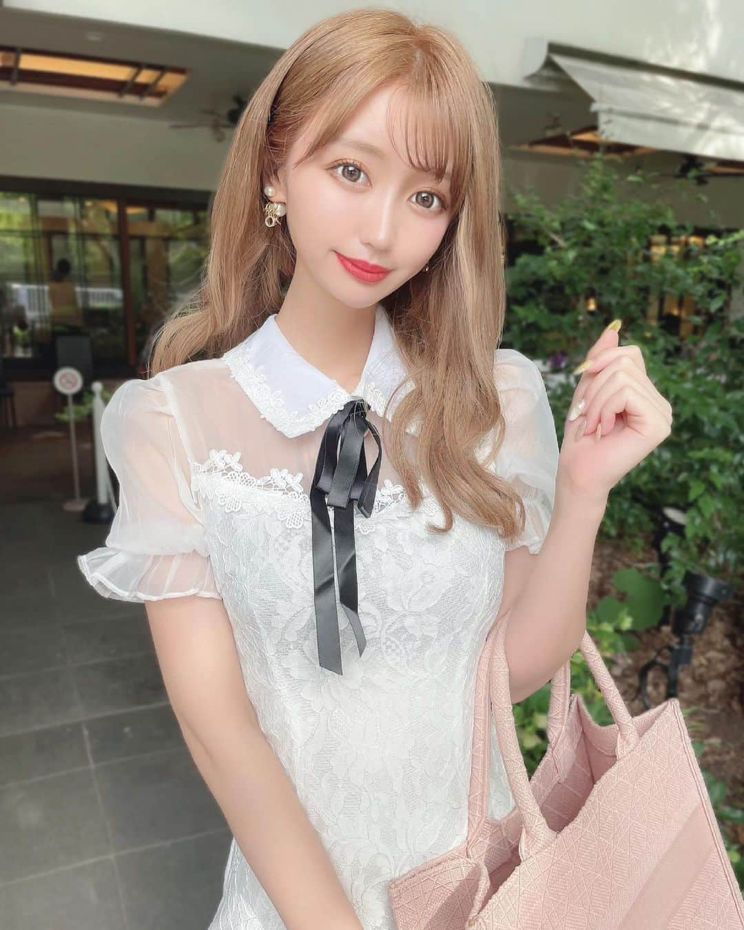 伊上あやさんのインスタグラム写真 - (伊上あやInstagram)「少しの間ロングヘアに💗 エリーツで今回もエクステつけてもらったよ☺️✨ エリーツのエクステは毛質が良くて、凄い自然で馴染む😳 どおかな？🐰❤︎  #フィリピンハーフ #エクステ #渋谷 #渋谷サロン #渋谷エクステ」6月5日 20時27分 - o.aya_0613