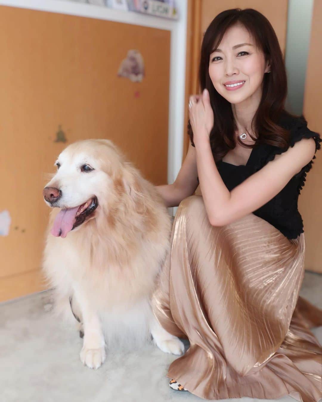 ImotoEtsuyo さんのインスタグラム写真 - (ImotoEtsuyo Instagram)「#こんばんは  ・ #愛犬  #ココア と。 ・ #シャンプー #トリミング  ・ ・ #ゴールデンレトリバー  #goldenretriever  #goldenretrieversofinstagram  #dogstagram  #dogsofinstagram  #doglover  #smile  #love  #happy  #かわいい  #10歳  #女の子  #ゴールデン  #大型犬  #大型犬のいる生活  #大型犬のいる暮らし  #元気 で#長生きしてね   ・ ・ #fashion  #tops ➡︎ @lily_brown_official  #skirt ➡︎ @ciena2021official @ciena_outfit  #shoes ➡︎ @vivaia_official #vivaia  #necklace ・#ring ➡︎ @flowerroom_yoshie」6月5日 20時44分 - bisuhada