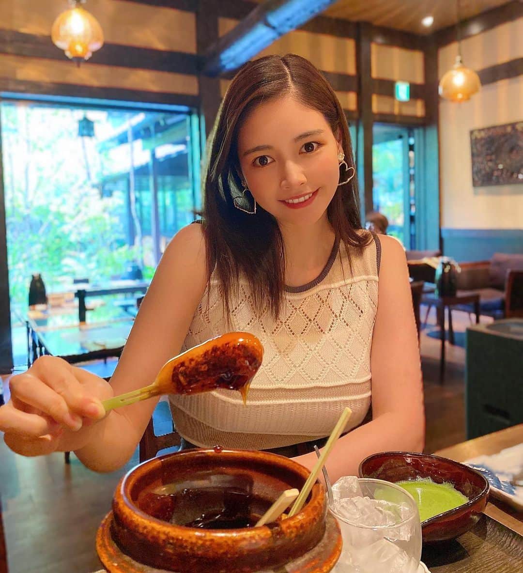 のインスタグラム：「ストーリー載せてどこー？って たくさん質問きてたカフェ！ 《カフェつぎね》 コロナ対策が素晴らしく、 完全予約制でした！ 密にならないように徹底されていて 店員さんも丁寧で素晴らしかったです！  みたらし団子とろっとろで美味しすぎた🤦🏻‍♀️ 食べたいだけ追加して食べれる💕 アイスにかけて温か冷たいスイーツ🍨 にして食べるのも美味しすぎた🤦🏻‍♀️ また食べに行きたいいいい ・ ・ ・ ・ ・ ・ ・ ・ ・ ・ ・ ・ ・ ・ ・ ・ ・ #カフェつぎね#カフェ巡り#大阪カフェ#大阪グルメ#大阪ランチ#カフェ好きな人と繋がりたい#みたらし団子#もち#アイスクリーム#和菓子#ワンピース#予約制#抹茶#家族の時間#赤ちゃんのいる生活#男の子ママ#ママファッション#ママコーデ#赤ちゃんのいる暮らし#子育てママ#生後2ヶ月#デート#難波カフェ#難波#dango#mochi#greentea#japanesefood#japanesegirl#japanesesweets」
