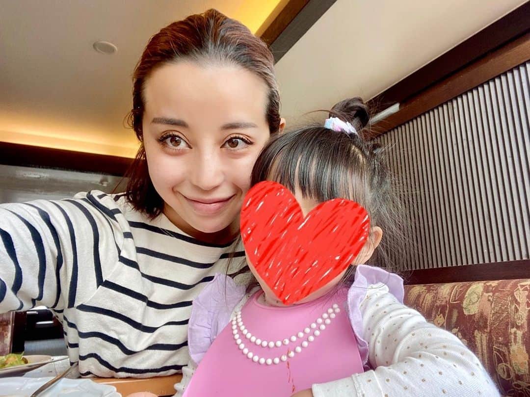 PINKYのインスタグラム：「娘の最近の悩み👧🏻  ブログに投稿しました😂❤️  ・・・ #love #happy #family #mamalife #babygirl #3歳 #娘の悩み」