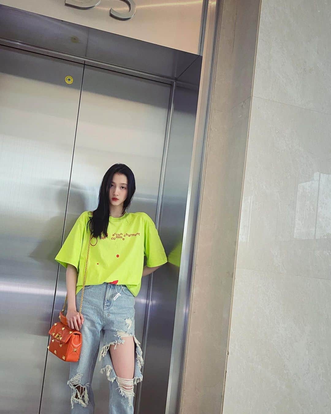 クアン・シャオトン（Guan Xiaotong）のインスタグラム：「🍹🍹🍹🍸🍸🍸」