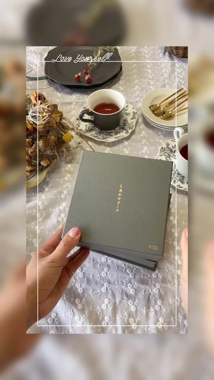 三佐和あやのインスタグラム：「\お疲れ様ー！/ 今できることをして、自分の好きなことを精いっぱい しよう、と決めた土曜日の午後✨🌹 （ストーリーズ見てくれたかな？）  わたしには、今できないことも多い。でも、あれもこれもできないって”思うこと”が 勿体無いから、もうやめようって思ったんですよ☺️  空きっぱなしのカレンダーに 夢を沢山詰め込んだら 意外と叶いそう？✨ （叶えてくれる 旦那様に感謝）  家族と過ごす楽しい夏が待ってるに ちがいないわ、って 思ってま〜す☺️  ハッピーなポテンシャルで がんばりますのでお付き合いくだされば うれしいです✨  今月まとめた家族の写真集の最後に みんな幸せです、と書き留めたよ🌸  \ @piso_respiracion /  動画は ほとんど編集せずに2分くらい🎥 ちょっと手を止めて 気持ちの良い音楽をつけているから \ 音 /をつけて 聞いてみてね🎵 自然に入った食器の音も消してないのよ📯  わたしって、おうち時間で 好きな食器をコーディネートして とびっきり美味しいおやつを家族で食べるのも だいすき！！  これは、わたしの”大好きなこと”って意識してやったら、もっと幸せな時間に感じない？？\😆😆😆/  おやつは、石川県金沢市のレストラン #レスピラシオン さんの “しあわせチーズ”です🍰  Pisoというブランドで このコロナ禍だからこそ 生まれた傑作チーズケーキです☺️  お気に入りの紅茶といっしょに 素敵な思いつきと共に  こどもたちと 楽しい土曜日の午後になったよ〜  なんかね、 チーズがもったり濃厚なんだけど、 主張しすぎないから ぱくぱくいけちゃう感じの上品なチーズケーキですよ☺️  石川県のレストランも気になるわ🍽  supported by @respiracion_japan thank you💕  #チーズケーキ #お取り寄せスイーツ #お取り寄せグルメ #お取り寄せ #バスクチーズケーキ #丁寧な暮らし #丁寧なくらし #丁寧な生活 #バスクチーズケーキ #おうち時間 #おうちカフェ #スイーツ #スイーツ巡り #スイーツ好きな人と繋がりたい #手土産 #手土産にオススメ #手土産スイーツ#手土産に最適 #お土産 #お土産スイーツ #piso #しあわせチーズ # pr」