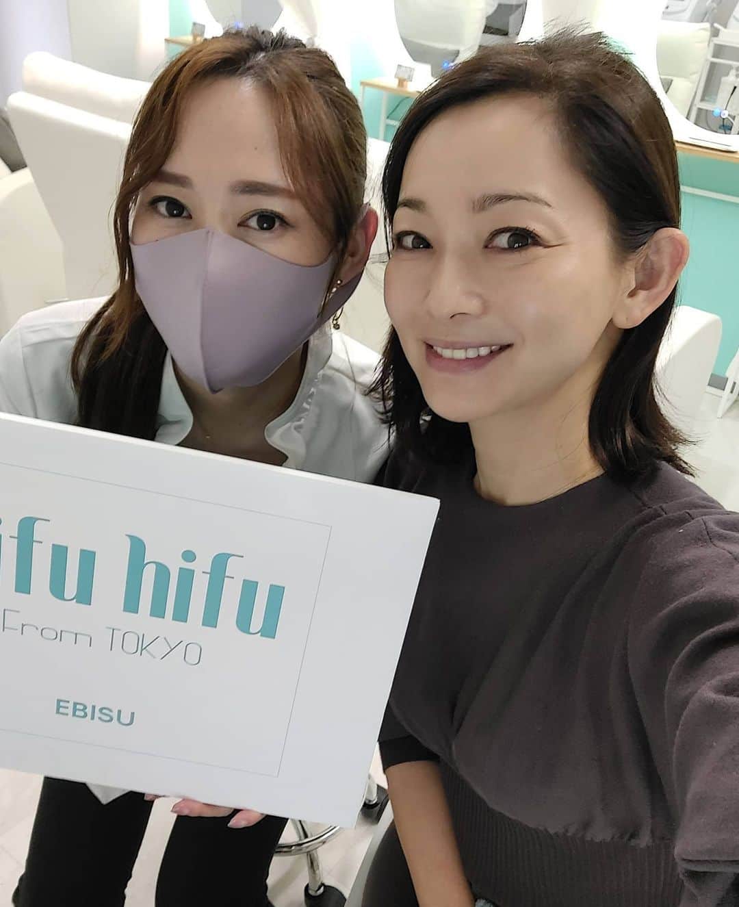 佐藤純さんのインスタグラム写真 - (佐藤純Instagram)「Hifu hifu 恵比寿でハイフをしてきました✨  @hifuhifu_ebisu_official   施術前のカウンセリングで、鏡にAIを搭載した高機能なミラー型美容測定機器を使ってお顔の診断もしてくれます。  顔の本来の頬の位置がわかったり、毛穴や小じわ、シミ、クマなど細かいところまでわかってしまう。  写真4枚目は、細かいシミー😱  ひーーー💦  写真6枚目は、施術前。  写真7枚目は、ハイフ後。  顔のラインがシュッとしたのがわかるかな？  目の開き具合も全然違う‼️  ハイフハイフ恵比寿は、低価格なところも魅力的😆❤  #Hifuhifu #Hifuhifu恵比寿 #ハイフハイフ #恵比寿 #ハイフ #hifu #リフトアップ #小顔 #毛穴 #美肌 #ママ #ママモデル #モデル #mama #mamamodel #model」6月5日 21時52分 - junsatoidea