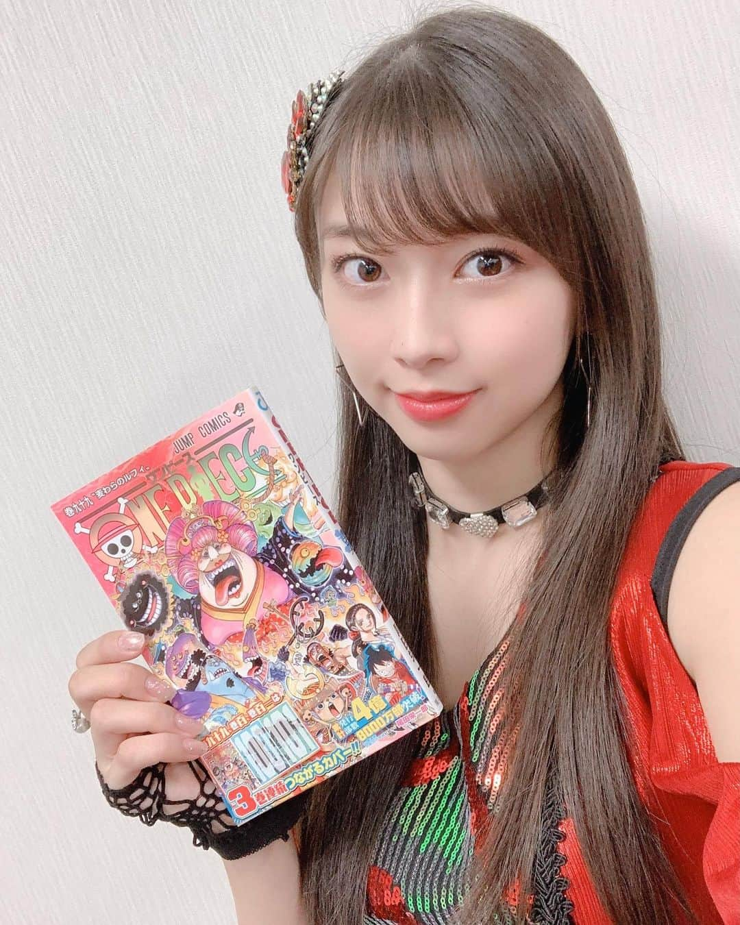 牧野真莉愛さんのインスタグラム写真 - (牧野真莉愛Instagram)「♡ ♡ ✨👑『ONE  PIECE』💎99巻👑✨ ♡ ♡  #尾田栄一郎 さん💎  #onepiece 🍖#ワンピース @onepiece_staff  #週刊少年ジャンプ さん #モーニング娘21 #morningmusume21 #牧野真莉愛」6月5日 22時33分 - maria_makino.official