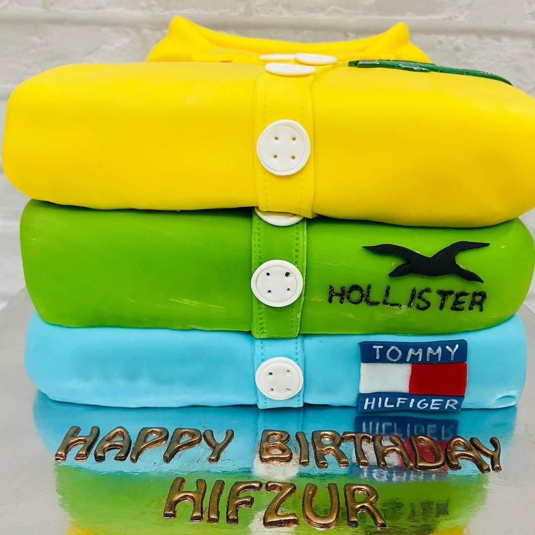 SUPER CAKESさんのインスタグラム写真 - (SUPER CAKESInstagram)「#Tshirtcake  #butterscotchcake #fondantcake #bosscake #colourfulcake #threelayerscake #cakesformen  #homebaker #cakephotoghraphy #qatarbaker  #instacake #bakinglove #cakedecor #cakelove」6月6日 1時03分 - super.cakes