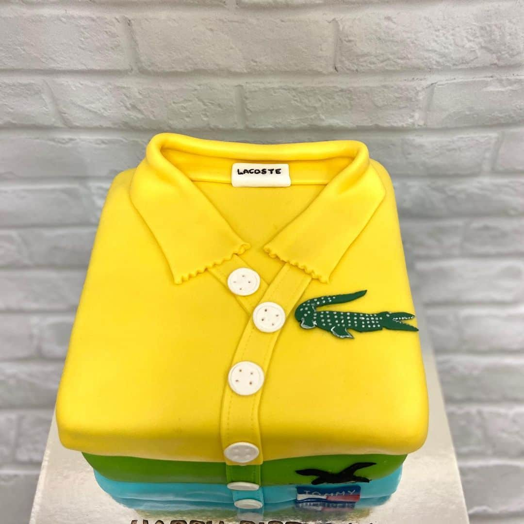 SUPER CAKESさんのインスタグラム写真 - (SUPER CAKESInstagram)「#Tshirtcake  #butterscotchcake #fondantcake #bosscake #colourfulcake #threelayerscake #cakesformen  #homebaker #cakephotoghraphy #qatarbaker  #instacake #bakinglove #cakedecor #cakelove」6月6日 1時03分 - super.cakes