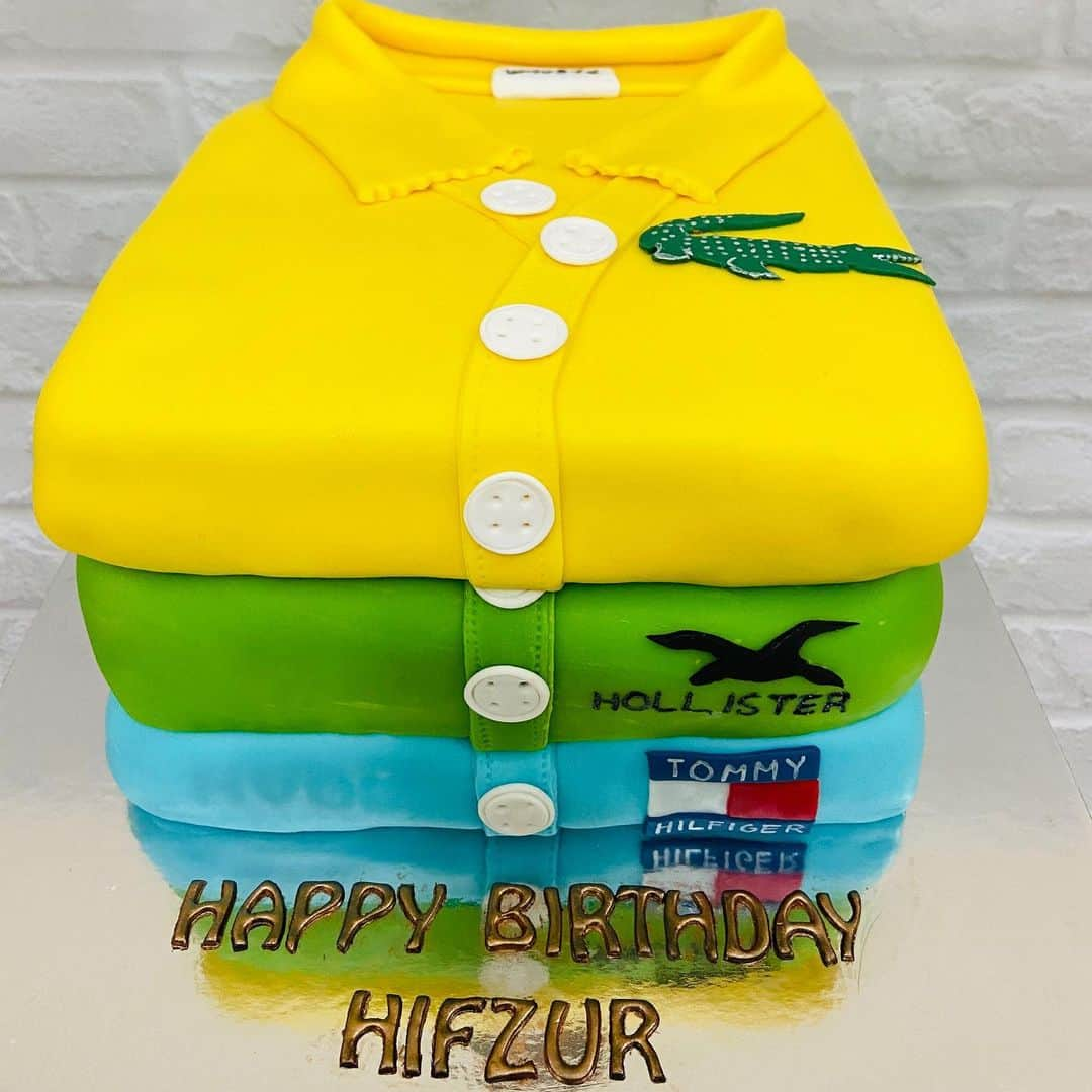 SUPER CAKESさんのインスタグラム写真 - (SUPER CAKESInstagram)「#Tshirtcake  #butterscotchcake #fondantcake #bosscake #colourfulcake #threelayerscake #cakesformen  #homebaker #cakephotoghraphy #qatarbaker  #instacake #bakinglove #cakedecor #cakelove」6月6日 1時03分 - super.cakes