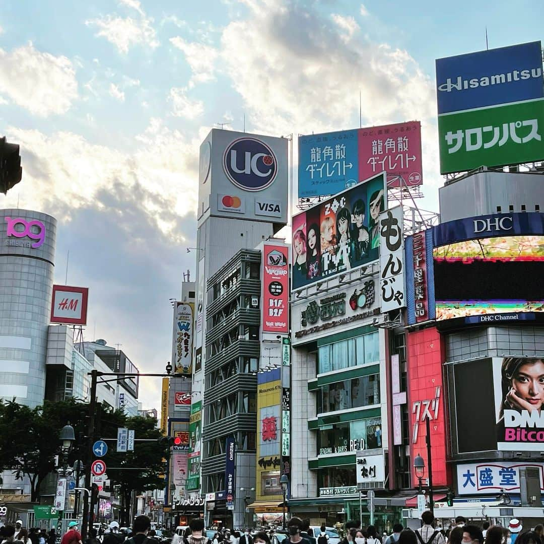 大内ライダーさんのインスタグラム写真 - (大内ライダーInstagram)「毎日のように顔を合わせている6人が、視線の先にドン！！！と並んでいる。感慨？興奮？感動？高揚？どれとも似て非なる、不思議な感じ  さぁついに、ついに来たぞ。リリース週だ #PvP #ZOC」6月6日 1時10分 - ohuchi_rider