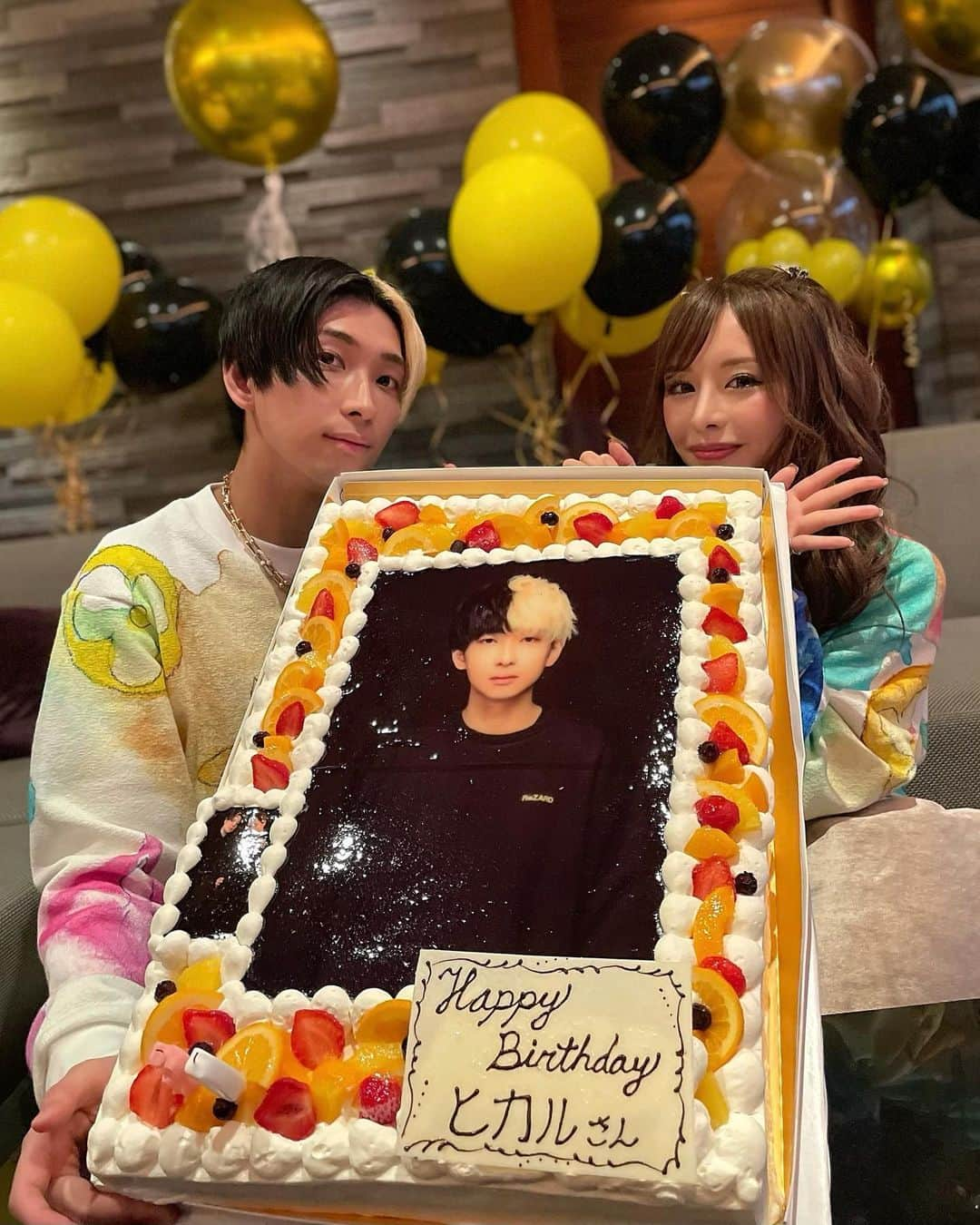 門りょうさんのインスタグラム写真 - (門りょうInstagram)「改めて誕生日おめでとう昨日動画出ました🎂  兄まえす泥酔の回。最強神回。 何回見ても爆笑 ふ○ちんで大絶叫は、まじwwwwww ほんでエンディング後のメッセージ、、、 あれまじで知らんかったありがとう。😢 素敵な30代を❤️おめでとう❤️」6月6日 12時14分 - rio19891015