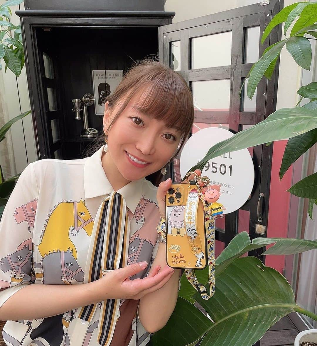 加藤綾菜さんのインスタグラム写真 - (加藤綾菜Instagram)「事務所で新聞の取材からのテレビの撮影でした❣️  小野マネージャーが携帯ケースをプレゼントしてくれました😋👍 スヌーピー好きにはたまらん✨  #小野マネージャー  #優しさ✨」6月6日 12時27分 - katoayana0412