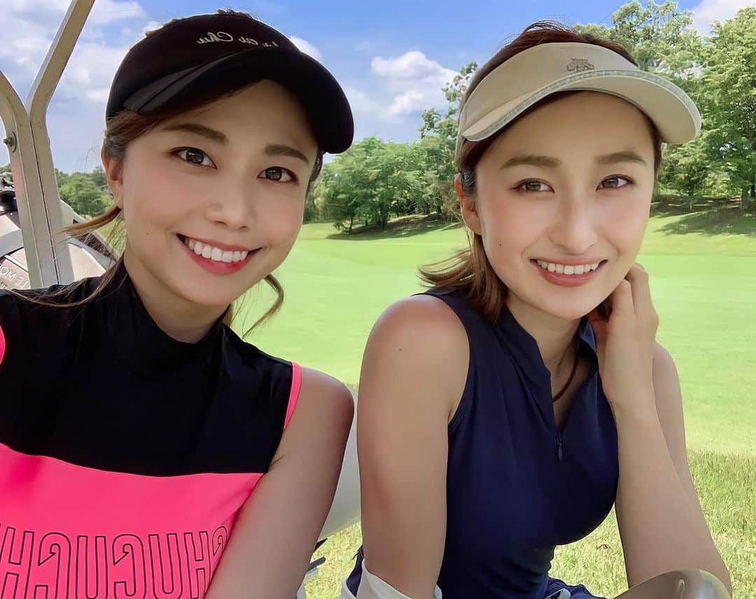 のインスタグラム：「こんにちは⭐️ . 2人乗りカートはハワイ思い出す🏝💕 良い天気だったなぁ〜☀️👭 . それでは私は遅ればせながらgossip girl見てのんびり過ごします✨ .  #ゴルフ#ゴルフ女子#golf#golfgirl#golfswing#ゴルフスイング#sports#スポーツ#スポーツ女子#골프#골프여자#尔夫球#高尔夫#ゴルフウェア#golfwear」