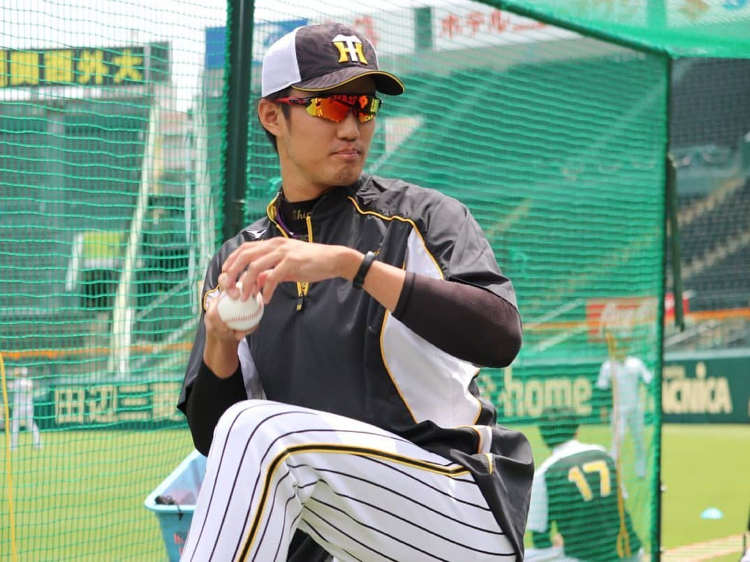 阪神タイガースさんのインスタグラム写真 - (阪神タイガースInstagram)「今日も甲子園でソフトバンク戦です‼︎  試合前練習の様子をお届けします！  #梅野隆太郎 選手#藤浪晋太郎 選手#原口文仁 選手#ラウルアルカンタラ 選手#糸井嘉男 選手 #阪神タイガース #挑超頂 #セパ交流戦」6月6日 12時32分 - hanshintigers_official