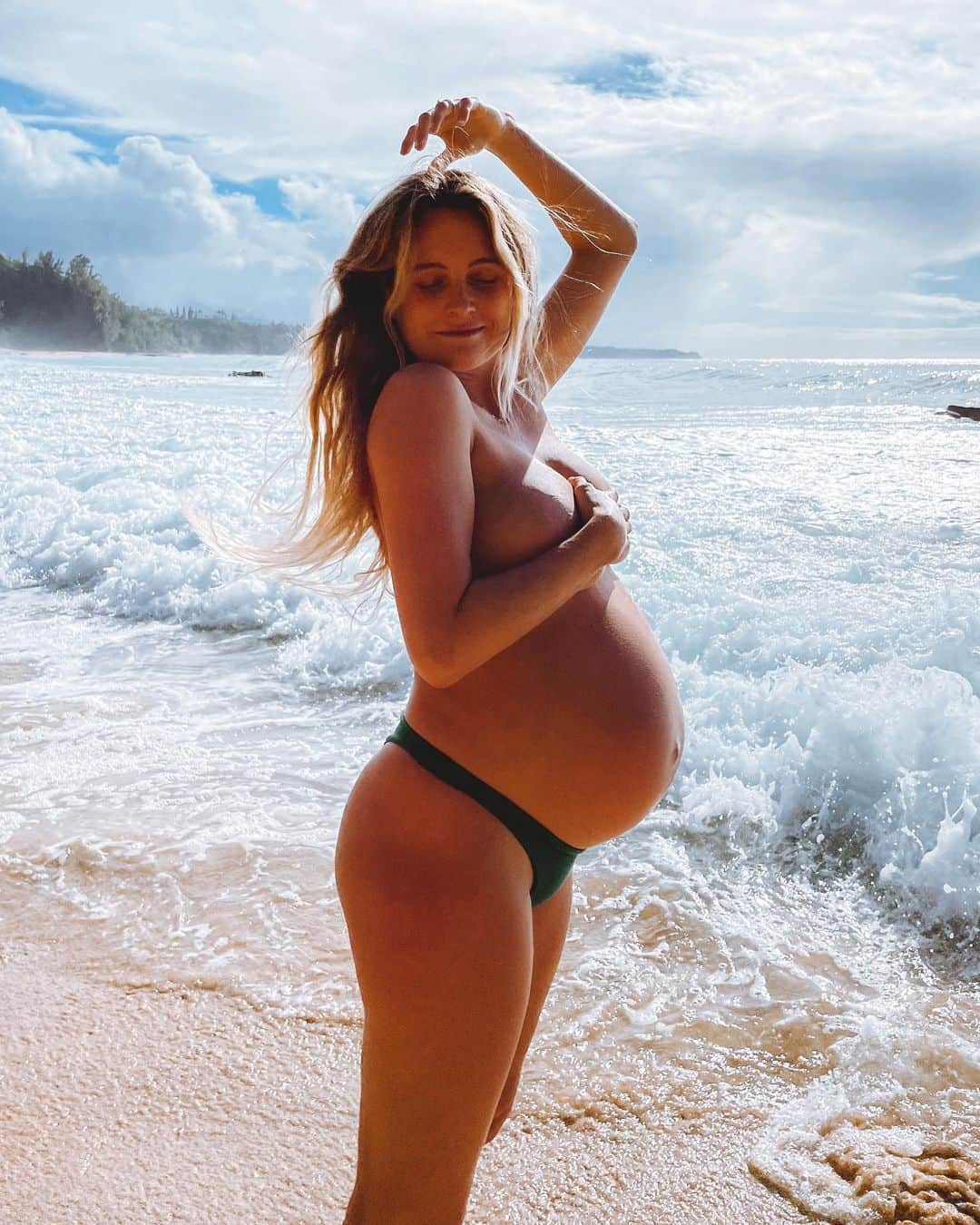 アラナ・ブランチャードのインスタグラム：「We are home lil one✨」