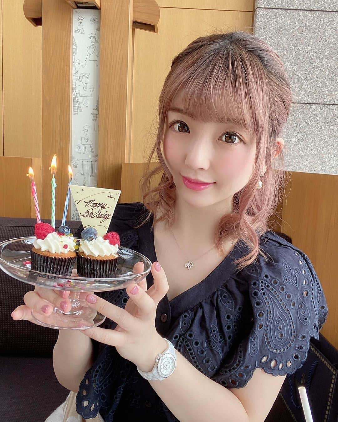 佐倉絆のインスタグラム：「お友達がお誕生日お祝いに連れて行ってくれた、ハリーウィンストンのアフタヌーンティー✨💎💍 可愛くて美味しくて幸せだった〜🥺💋  #パークハイアット東京 #ハリーウィンストン #ハリーウィンストンアフタヌーンティー #ミニリリークラスター #お誕生日おめでとう私 #他にも可愛いの来たのに #食べちゃった #佐倉絆のデブ活」