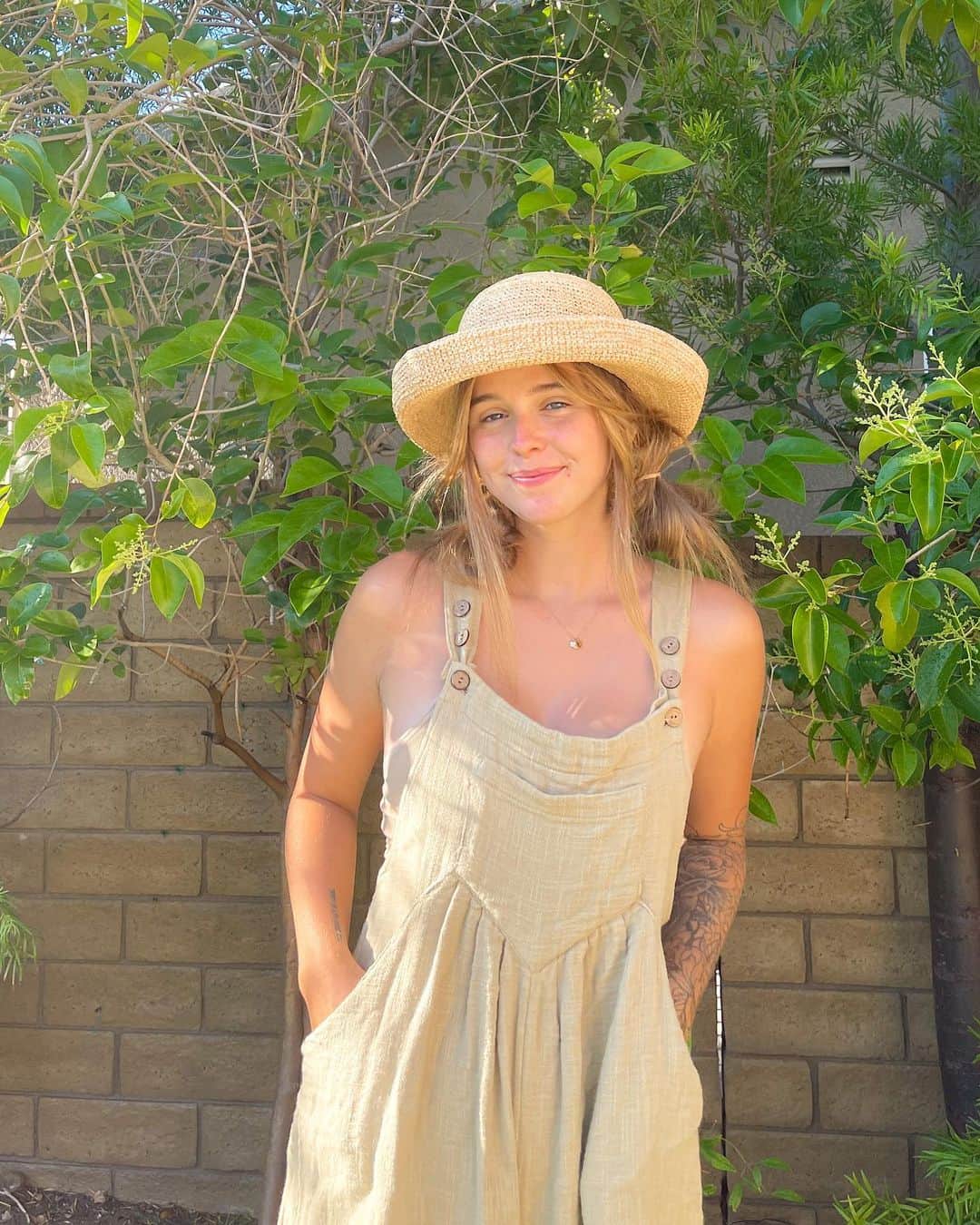 Acacia Brinleyのインスタグラム：「If I don’t look like I grow my own bell peppers, THEN I DONT WANT IT!」