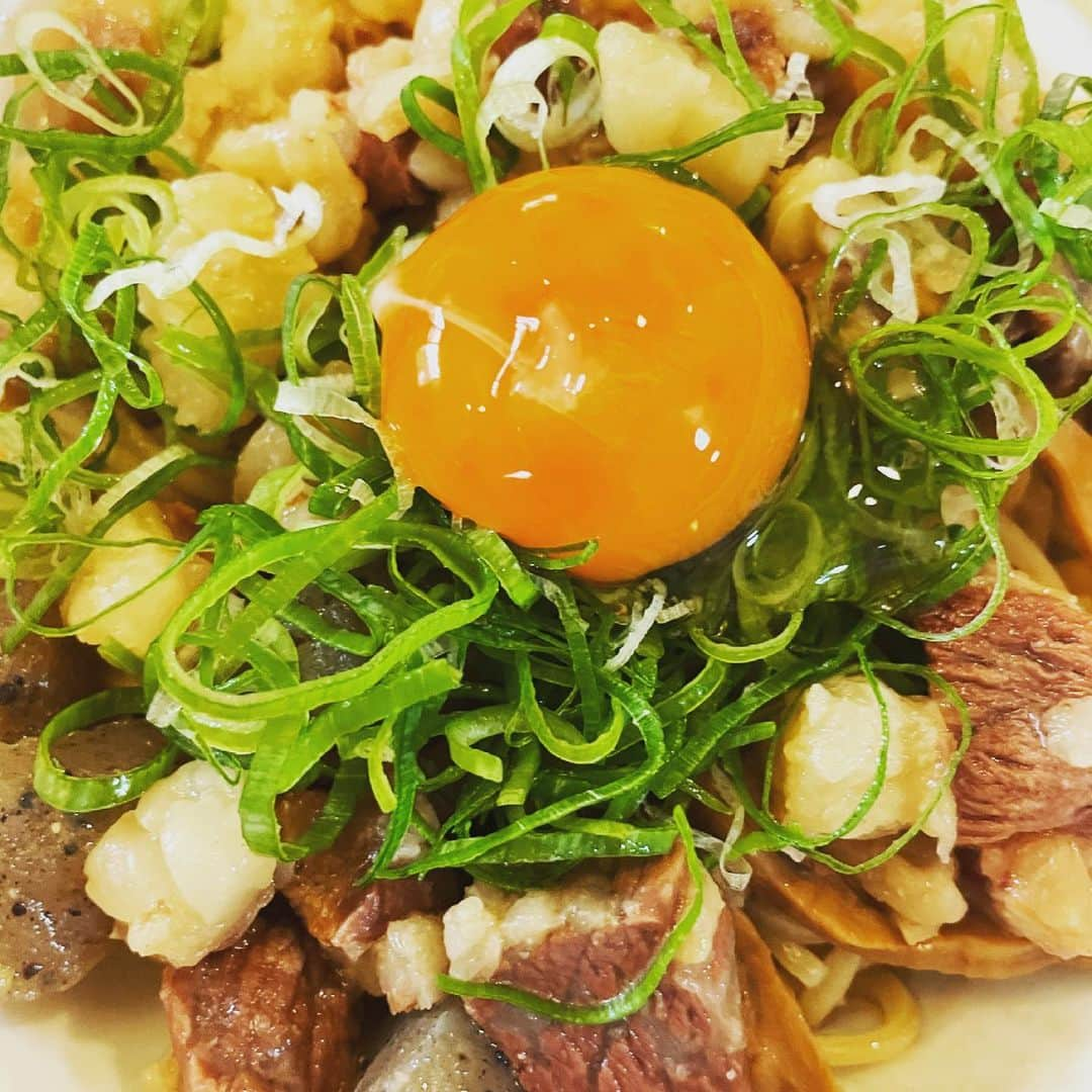 TERUさんのインスタグラム写真 - (TERUInstagram)「TSURUMEN TOKYO  お取り寄せの土手そば。  美味しかった^_^  麺に絡む甘タレと土手のバランスがとにかく良い。  家でこのクオリティーはなかなかないので是非食べてみてください。  https://www.menjoy.jp  #メンジョイ」6月6日 8時41分 - glay__teru