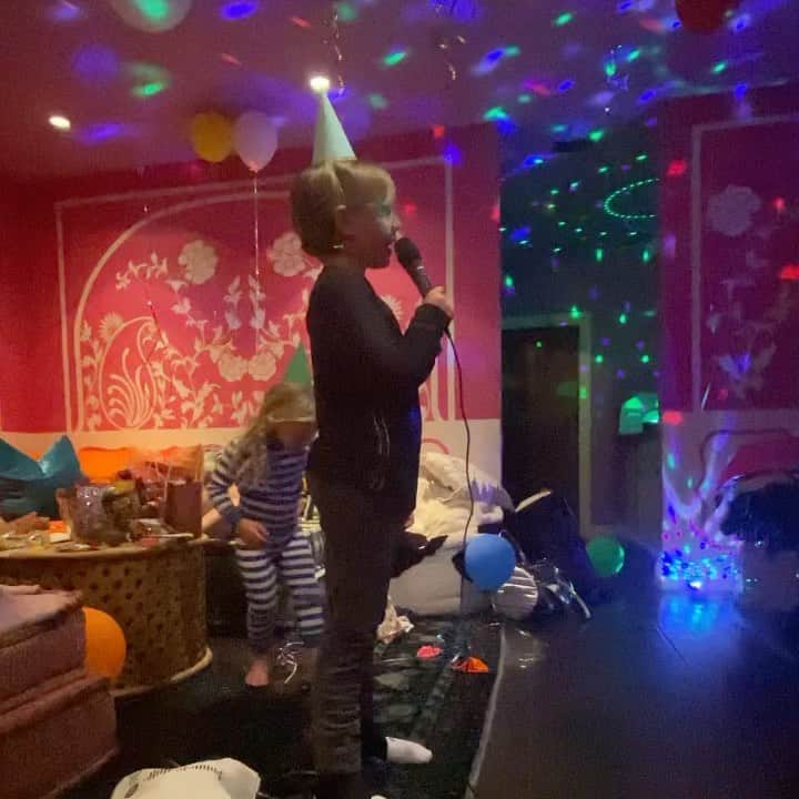 P!nk（ピンク）のインスタグラム：「I threw willow a party but no one told Jameson that. 😆😂#thisfamilyisnuts @vancejoy our family loves you buddy!」