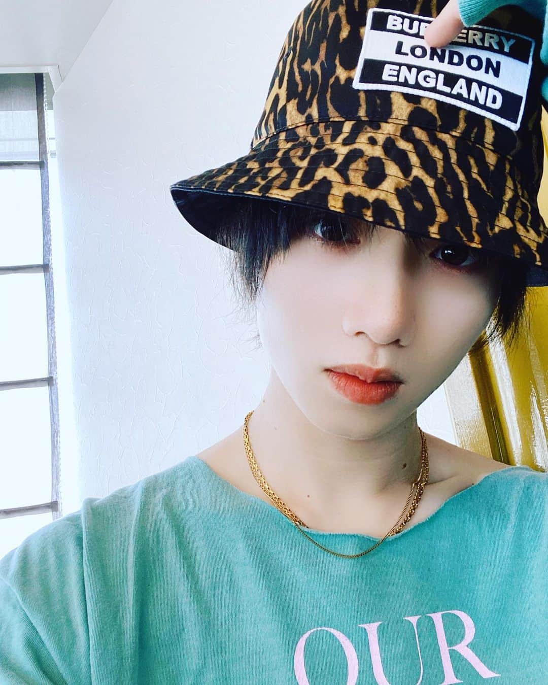 のインスタグラム：「早く寝なきゃ  #植田圭輔 #おやすみ」