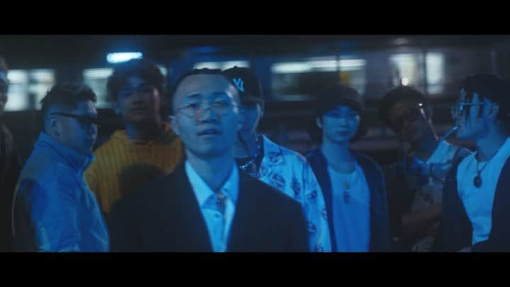 百足のインスタグラム：「JET VIBES 【REMIX】 Dir by @riki_yasuno   MV公開されました🐛🐛  「百足君まだ音楽やってる？大変なのにさよくやるね。」  #JETVIBES #百足　#MV」