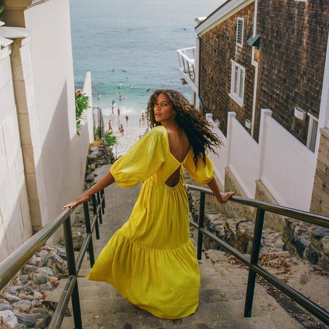 BillabongWomensJapanのインスタグラム：「Stairway to heaven... @crystalcl3arr 📷　@chloe.chippendale」