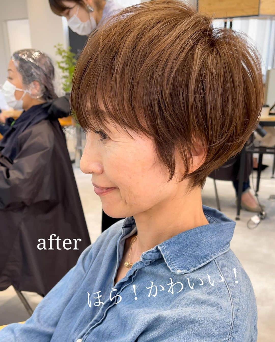 ✂︎伊輪/ショート&ボブ/銀座/渋谷/亀戸/美容師✂︎さんのインスタグラム写真 - (✂︎伊輪/ショート&ボブ/銀座/渋谷/亀戸/美容師✂︎Instagram)「60代のお客様が、『私でもかわいくできるの？』って、僕に託してくれました！ . ※お客様から、『私みたいな年齢の人も来店しやすくなると思うので、年齢もだして、投稿もしてください。そしたら、年齢高い人も勇気でるから』と優しいお言葉までいただきました。 . 僕はいつも、お客様の年齢はみないですし、カルテもつくりません。『年齢はまったく関係ない！』『いち女性としてキレイにするだけ』が僕のモットーでしたので！ . でも、こんな思いまで持ってくださったお客様に、より『本気』になれるのも僕の心情をしってますね！！♡ . 年齢とか、ほんとーーーーーに関係ないです！ 僕ら『美容師』は託してくださったお客様を 全力で幸せにするだけですから！ . . 大阪、東京でもサロンワークしております！ ぜひぜひご来店ください⭐️⭐️⭐️⭐️⭐️✨✨✨✨ .」6月6日 21時26分 - iwa_short