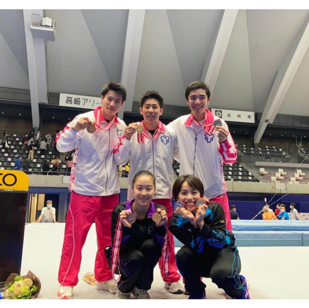 白井健三さんのインスタグラム写真 - (白井健三Instagram)「#全日本選手権 ・ 久しぶりに試合でこんなに笑いました。幸せを感じました。 ・ 点数や順位ではなく自分の演技を作品として皆さんに届けることができたことに嬉しさを覚えます。 ・ いろんな想いが詰まったとっても価値のあるゆかの銀メダルです🥈 ・ オリンピックに行けることが正解、行けないことが不正解ではないんです。 ・ もちろん行けた人は正解かもしれない。でも行けない人の中で正解した人だってたくさんいるんです！その1人が僕です😊 ・ たくさんの人に演技を見てもらえて幸せです😊 ・ ありがとうございました😊😊 ・ #全日本選手権 #ゆか #2位 #9回目のメダル #幸せ #感謝」6月6日 21時51分 - kenzoshirai