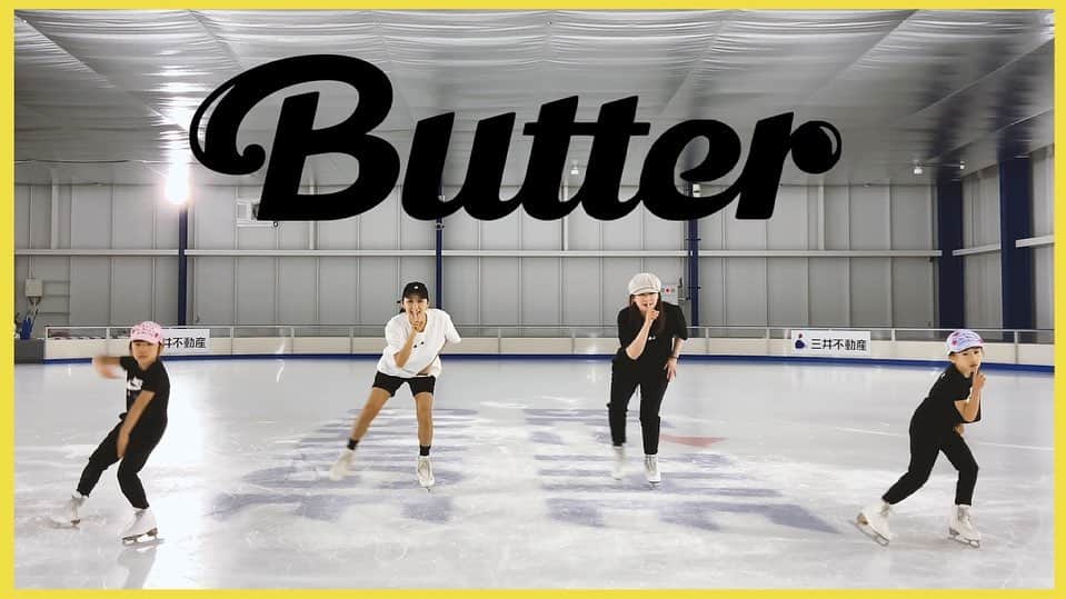 澤山璃奈さんのインスタグラム写真 - (澤山璃奈Instagram)「フィギュアスケーターが　#BTS #butter #氷上で踊ってみた (⛸Ver.) BTS "Butter" on ice #coverdance by FigureSkaters⛸ with @nagiiinsta @renkotoch @canderina.ice  Thanks @bts.bighitofficial   full ver. はYouTube "SAWARINA CHANNEL"へ👉🏽❣️🎥  前回の #Dynamite に続き、 氷上で踊ってみたシリーズ⛸！  今回は　#インラインフィギュア　と組み合わせてみました🛼  全員での練習時間ほぼ無し❗️ スケートリンクの貸切時間たったの1時間のみ❗️⛸ 全て自分達だけで撮影❗️🎥  なのでとにかく急いでほぼ一発撮り！🎥 本番に強くなる良いトレーニングだね😂  編集も自分達の手作り動画👍🏽  渚ちゃんの娘ちゃん達も寒くて眠い中(早朝)、みんなで力合わせて頑張りました😂👏🏽❣️  フィギュアスケートだからといってクラシックなものだけでなく、ファッションも音楽も一見意外なものと組み合わせるのが大好きで✨😍  フィギュアスケートの新たな魅力や表現が出来るように、これからも自分で発信しながら指導したり広めていきたいな🥰  👟Ver. 🛼Ver. ⛸Ver.  是非見比べてみてくださいね😆💛 #フィギュアスケート #figureskating  #インラインフィギュアスケート #インラインスケート #inlinefigureskating  #inlineskate  #踊ってみた @edeaskates @risportskates」6月6日 22時01分 - rinasawayama