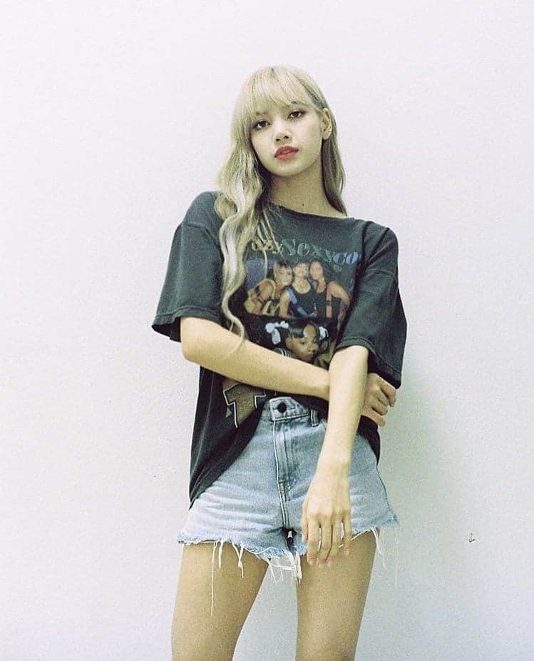 リサさんのインスタグラム写真 - (リサInstagram)「Hi guys, how are you? 🥰 . . . #LISA #LALISA #리사 #블랙핑크 #BLACKPINK #LALISAMANOBAN #LALISAMANOBAL #blackpinklisa #lisablackpink」6月6日 22時06分 - lisa.blackpink