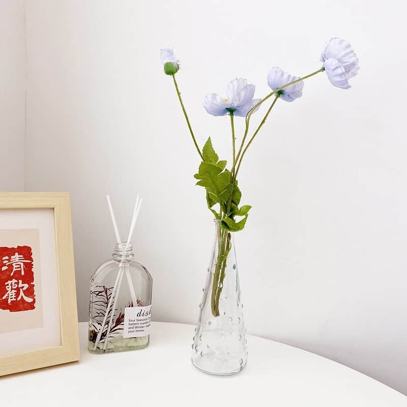 MOVE / ムーブさんのインスタグラム写真 - (MOVE / ムーブInstagram)「new item♡  raindrops vase U0128  ¥ 3,000 税込  雨粒が落ちたようなフラワーベース 透き通る雨粒とともにお花を楽しんで  tiktok限定！プレゼントキャンペーン実施中🎁 詳しくはtiktokにて「@unpetitpeu」で検索！  📱LINE友だち追加で¥500クーポンGET！ 詳しくはハイライトへ@unpetitpeu_official2  * * * * * * * * * * * * * * un petit peuは 「毎日にほんの少しのときめきを」 をテーマにインテリアやキッチン雑貨、ルームウェアなどおうち時間を楽しむアイテムを販売しております  是非webサイトもご覧下さい♪  @unpetitpeu_official2  * * * * * * * * * * * * * *  #unpetitpeu #アンプティプ #韓国雑貨店 #インテリア雑貨店 #ひとり暮らしルーム #1kインテリア #韓国インテリア雑貨 #インテリア雑貨好き #roomgoods #おうち時間を楽しく #マイルームインテリア #おこもり生活 #ひとり暮らし女子 #お部屋づくり #模様替え計画 #おうち時間向上委員会」6月6日 22時38分 - milkmag_official