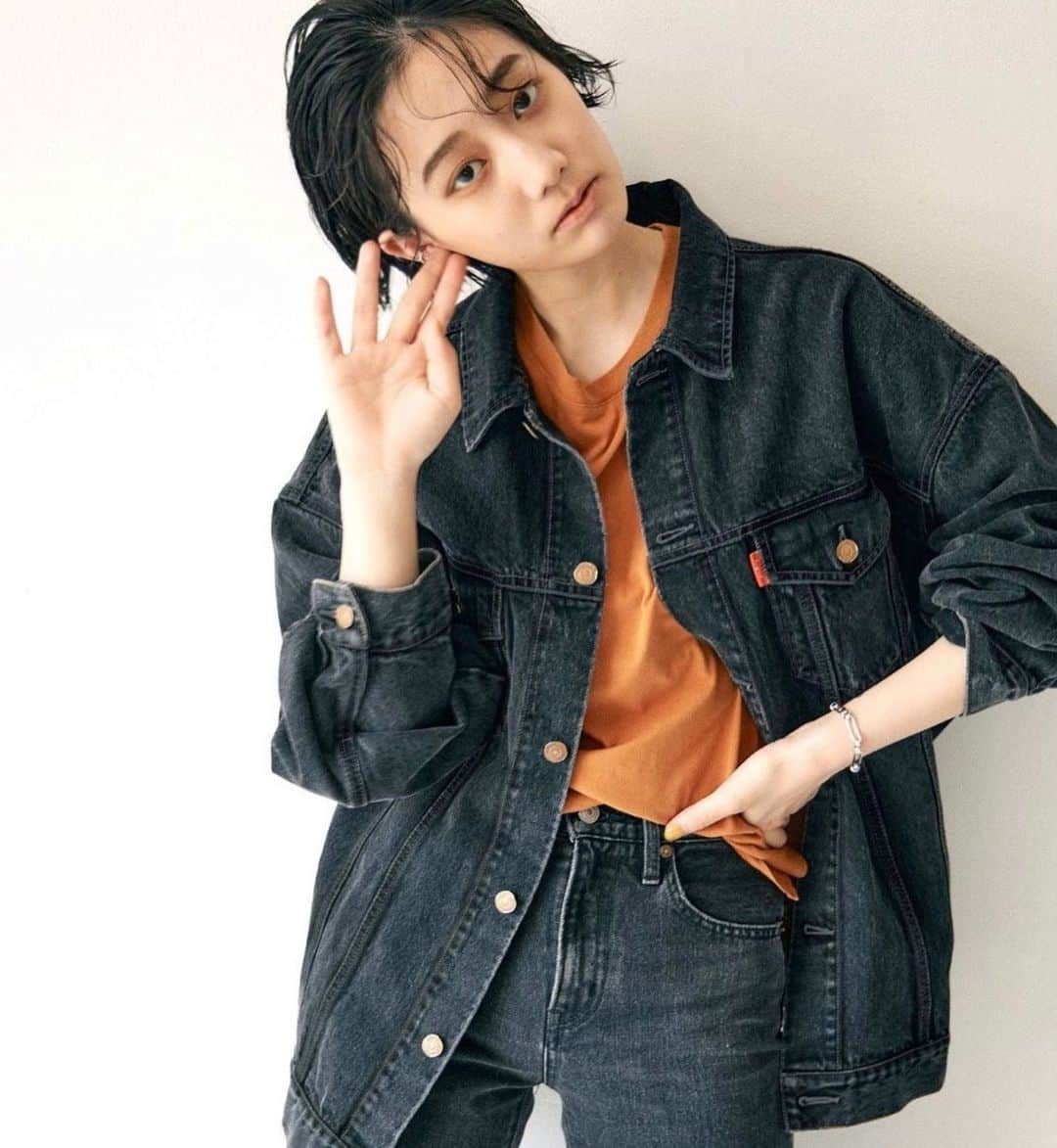 中島侑香のインスタグラム：「@ungrid_official 👖🤍」