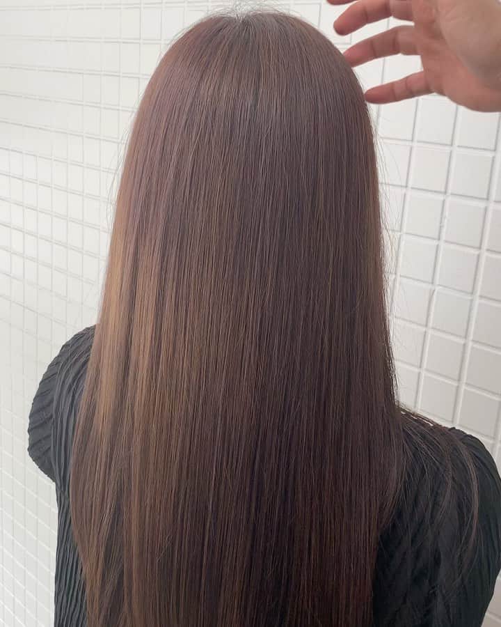 中根麗子のインスタグラム：「美容院行ってトリートメントカラーして 少し切ってきました。 トリートメントカラーだと 普通にカラーするよりも 傷まないのでおすすめです💗  #hairstyle  #hair #natura #美容院 #ヘアースタイル  #ヘアーカラー  #ナチュラ」