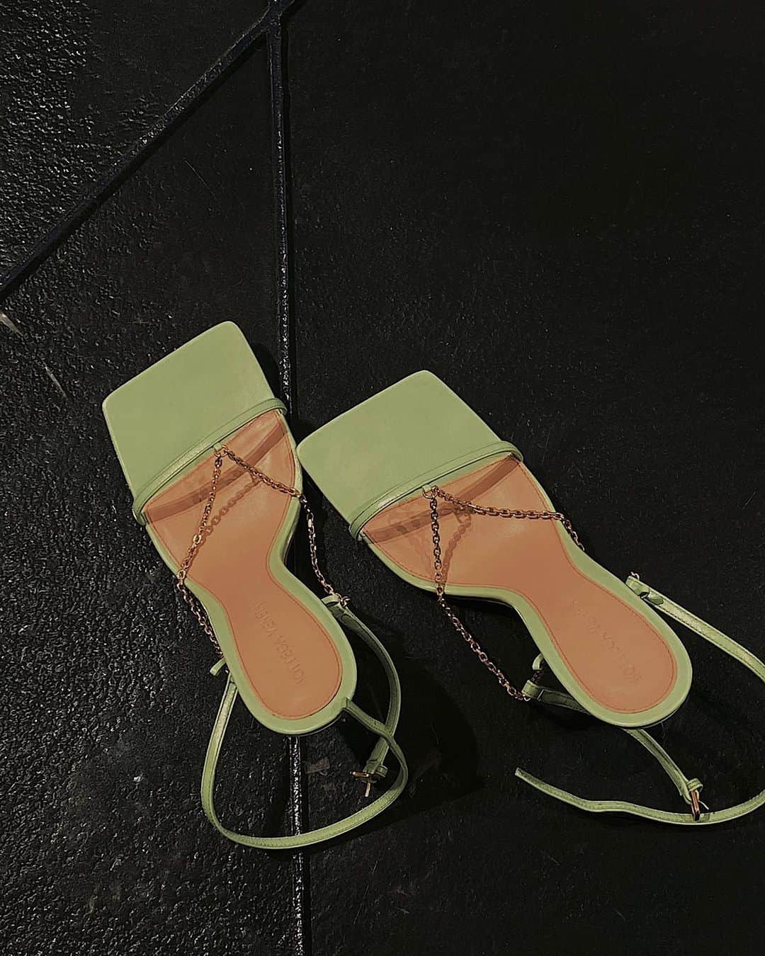 のインスタグラム：「𝑰 𝒇𝒆𝒆𝒍 𝒈𝒓𝒆𝒆𝒏 💚💚💚 @newbottega」