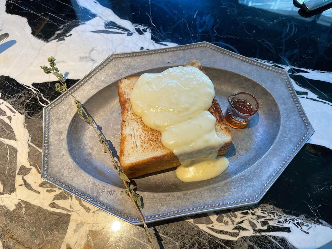 指原莉乃さんのインスタグラム写真 - (指原莉乃Instagram)「とってもおいしそうなチーズトーストに、拾ってきたオレガノを添えてみました😊💦」6月6日 15時38分 - 345insta