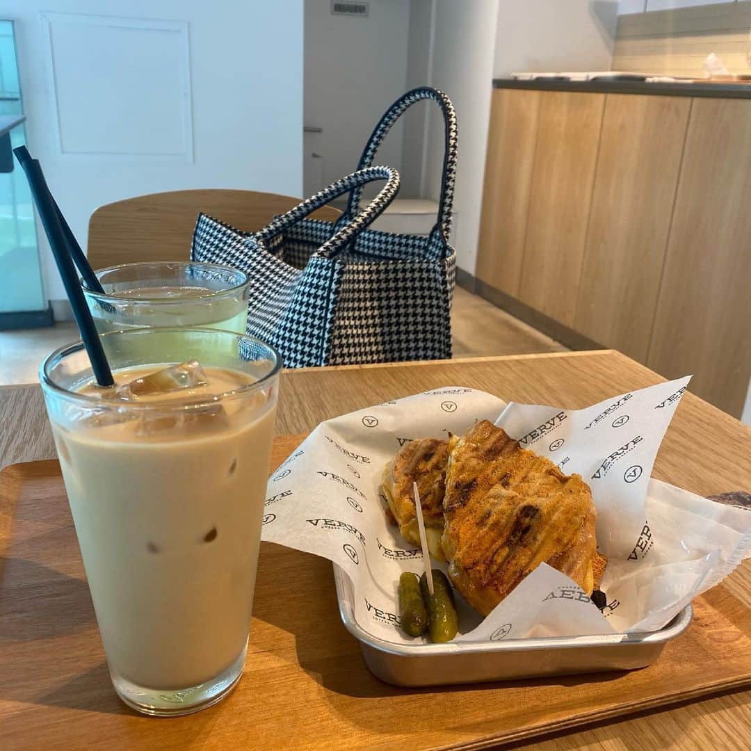 牛江桃子（ももち）のグルメインスタ