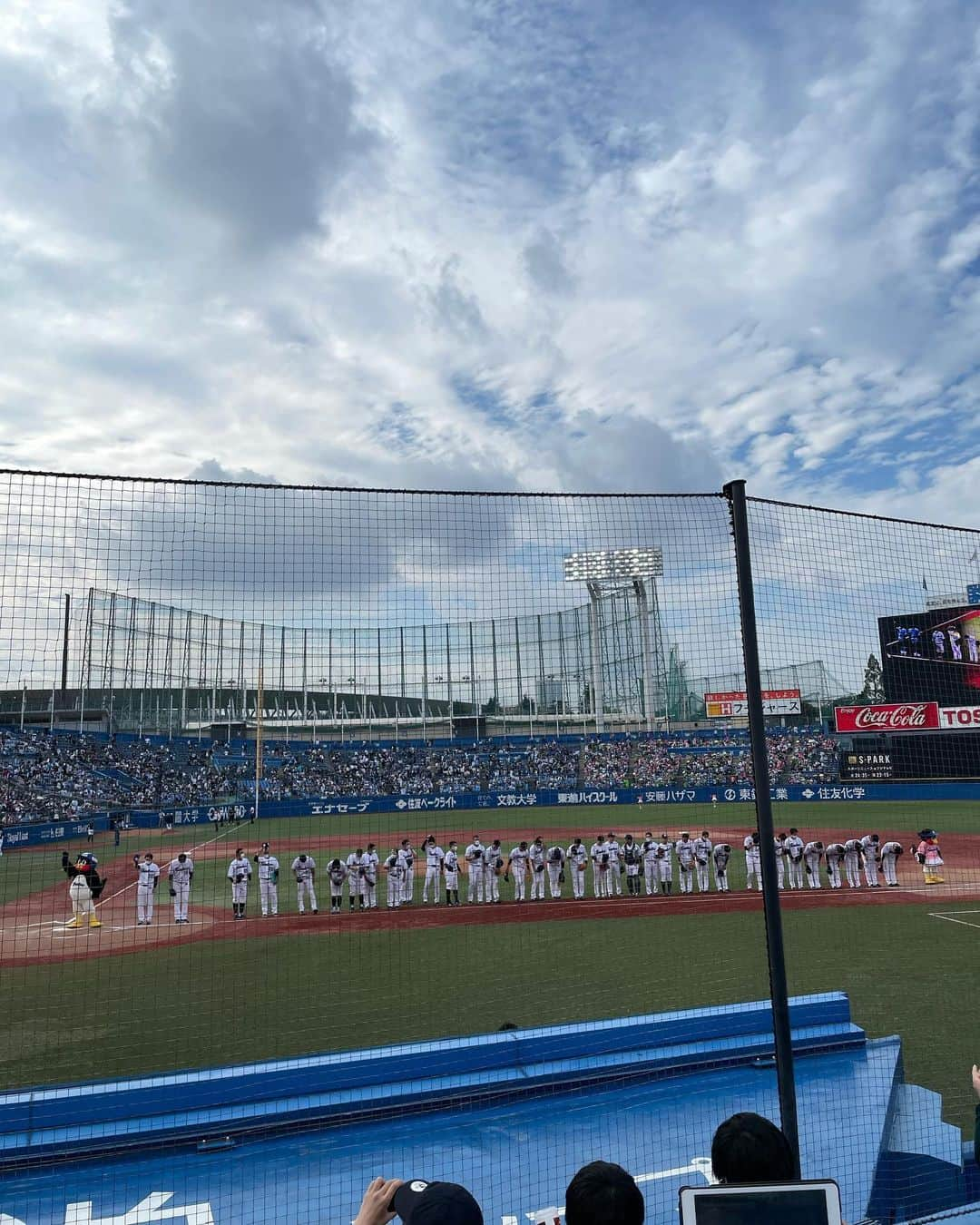 坂元美香さんのインスタグラム写真 - (坂元美香Instagram)「すわほー*\(^o^)/*  ①今日はレディースDay ②スティックバルーンもくれた ③空中くるりんぱ ④すわくろう落下 ⑤すーわほー  逆転勝利！🙌⛱ 青木さんの逆転タイムリーには大興奮❗️ やっぱり2番だよね☺️ マクガフも今日はナイスセーブでしたー👏 いえいいえーい🙌  追伸:  フォロワー増えると それなりに面倒な人も増えるもので コメント閉じようか考え中です。 自分の価値観を押し付けたい人は ご自分のフィードで発信されてくださいね！  2021観戦 15戦目 #坂元野球観戦記録 観戦試合7勝7敗1分  #神宮球場 #ヤクルトスワローズ #ヤクルト戦  #西武戦 #西武ライオンズ #交流戦 #プロ野球 #野球の楽しみ方は人それぞれ」6月6日 17時46分 - mika_saka