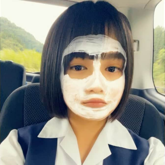 永田りあなのインスタグラム：「明日から学校だ 楽しみいいいい💰🤍」