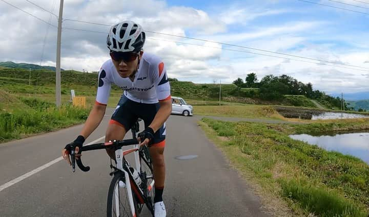 沢田時のインスタグラム：「飯山でトレーニング。 自転車に乗るには最高の季節がやってきました🚴‍♂️ 長野の風は気持ち良い👍  #信越ペダル #長野   #teambridgestone #ChaseYourDream  #rideshimano #ogkkabuto  #waveone #savas #oakleybike #haloheadband #gopro」