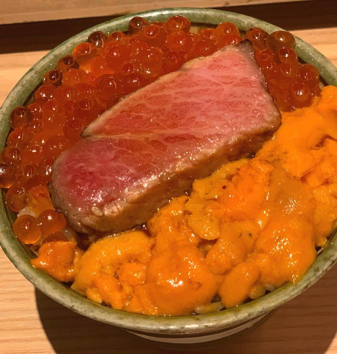 ほねつきかるべのインスタグラム：「【海鮮丼まとめ】  1  #焼うおいし川  2 #波の  3 #築地いま津   4 #江戸富士   5 #マグロ卸のマグロ丼とラーメンの店   #東京グルメ#東京ランチ #海鮮丼」