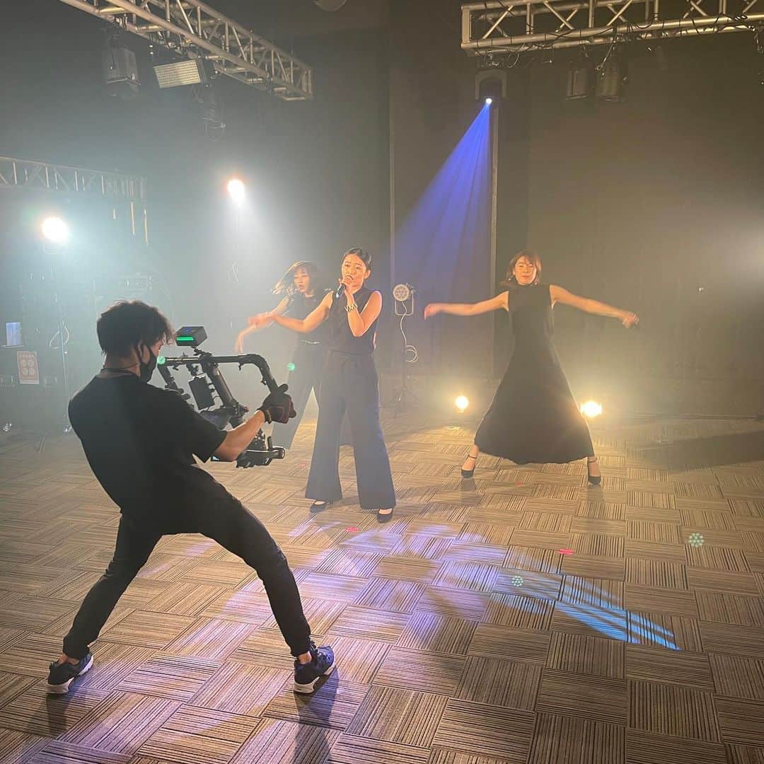 callmeのインスタグラム：「0606 Ultra kolme studio Live🎤  #kolme #live #studio #online #japan #tokyo #girl #sunday #love #happy #now #light」