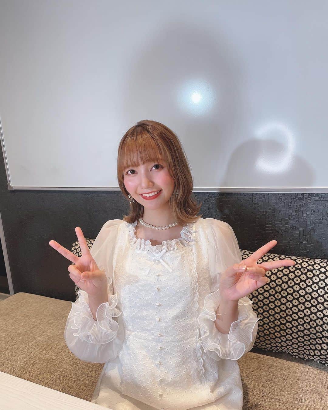 和氣あず未のインスタグラム：「LINE LIVE生放送 ご視聴ありがとうございました✨  そして…4thシングルに7/18開催の1st LIVEのチケットの特別申し込みシリアルを封入する事が決定しました🎁  引き続き「Viewtiful Days!／記憶に恋をした」発売をお楽しみに💕」