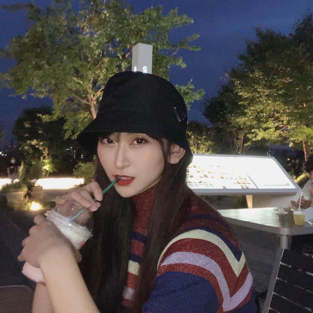 のインスタグラム：「スタバで初めて紅茶以外飲んだ🍓 #スタバ #すたーばっくす #starbucks」