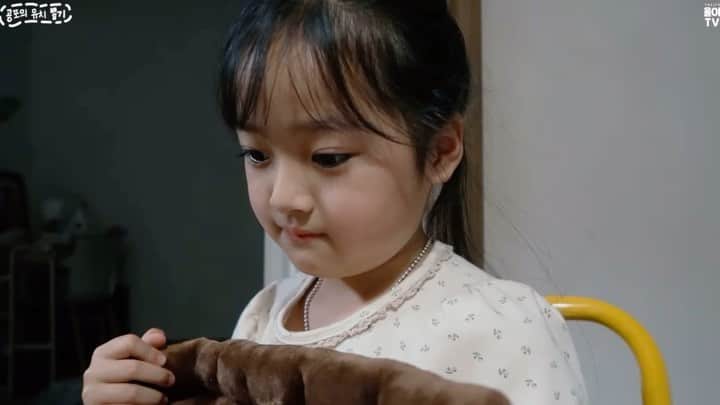 クォン・ユリのインスタグラム：「ㅋㅋㅋㅋㅋㅋㅋㅋㅋㅋㅋㅋㅋㅋㅋㅋ유디 표정 너무 귀여워....씩씩한...우리 유디.....강냉이...우수수.....다 털리네....요정님....새 이 빨리 좀....주세요..... #권율이 #율이tv」
