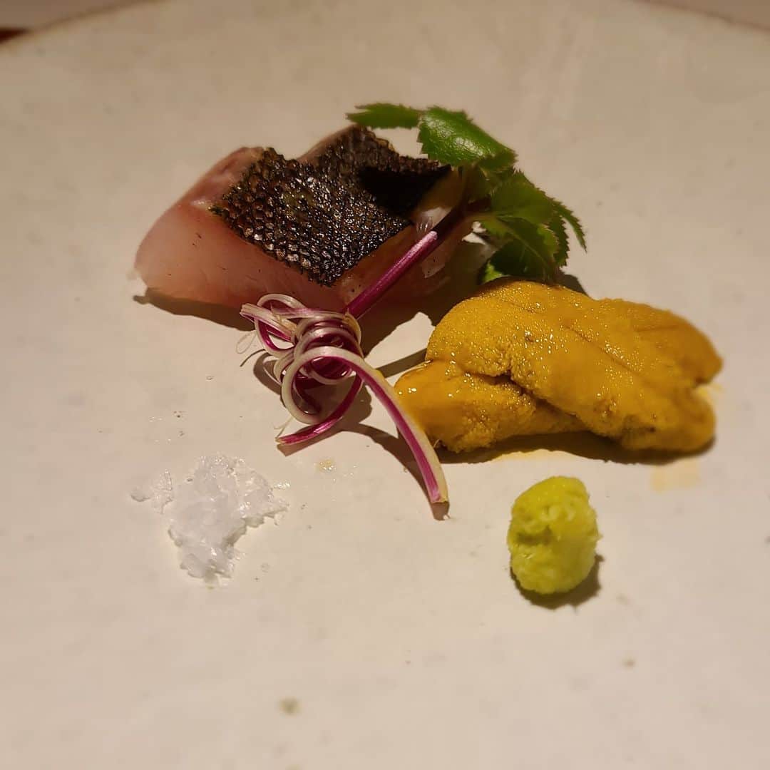 今堀恵理さんのインスタグラム写真 - (今堀恵理Instagram)「名古屋駅から直結の和のイノベーティブ料理　「眞～sin」  @sin_nagoya   料理、器、雰囲気、空間、も良いお店です  スペシャリテは 鰻、フォアグラ、マンゴー、べったら漬け、粟麩を愛知県三河産の焼き海苔でのり巻きにした物 鰻が好きな私には楽しみの一品💕  トリュフご飯も スゴー❗となった✨  #4月 #名古屋グルメ #名古屋ディナー #眞 #名古屋デート #器も素敵  #鰻  #トリュフご飯」6月7日 8時07分 - eriimahori