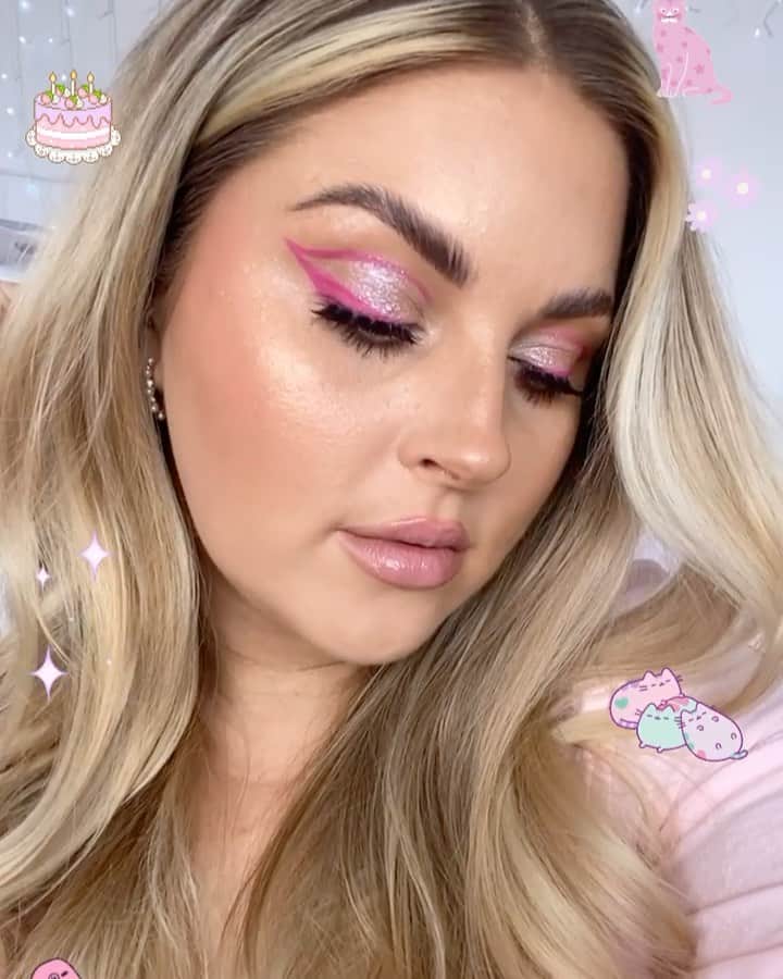 Shannonのインスタグラム：「Giving this makeup yet another moment 💓💞💖💗💕」