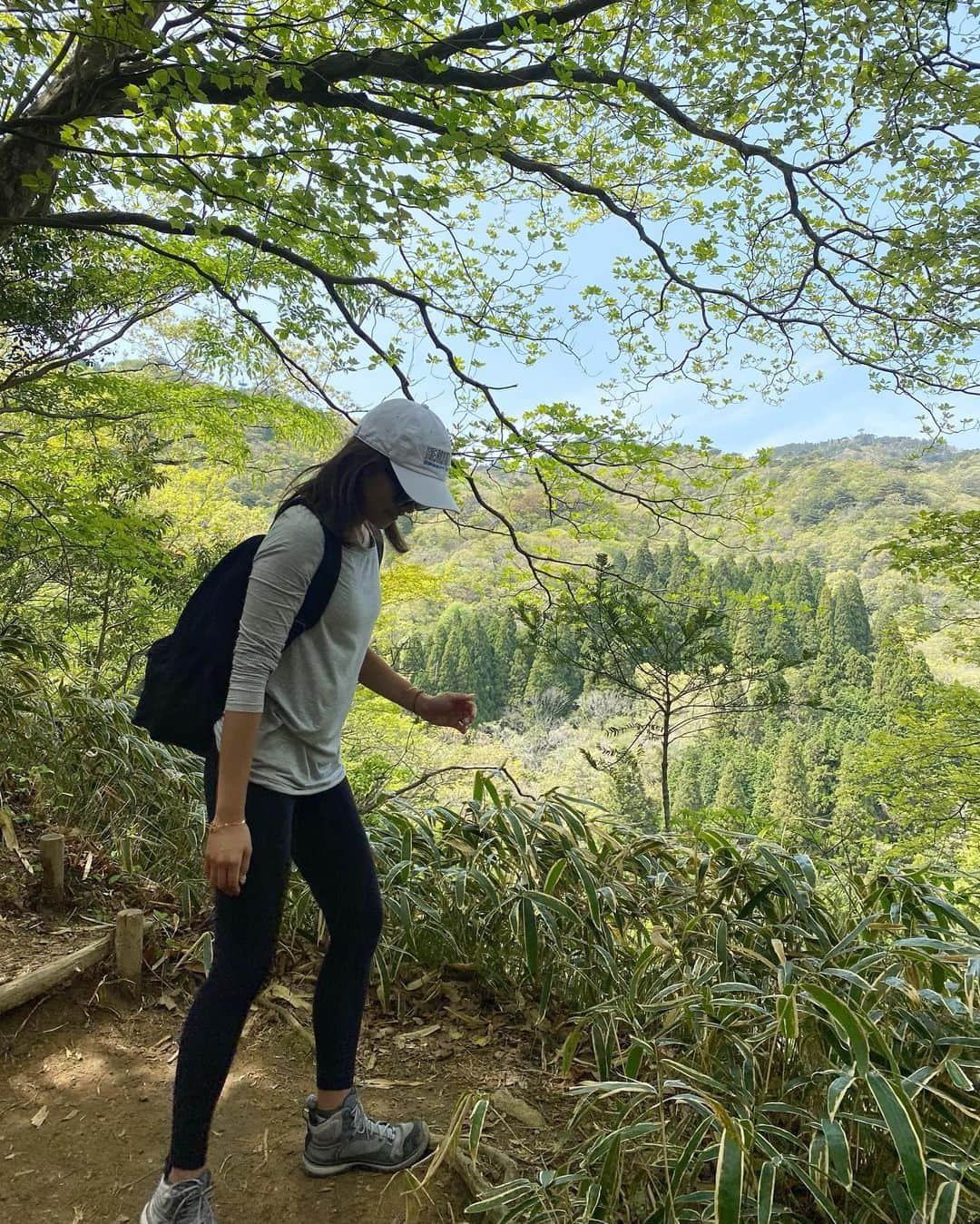 Risako Yamamotoさんのインスタグラム写真 - (Risako YamamotoInstagram)「🌳🥾☀️  いつの間にか趣味になっている登山⛰ 次のお山も楽しみ♡♡♡  TOP/// #gap #gapfit LEGGINGS/// #lululemon TRECKING SHOES/// #keen CAP/// #sportyandrich   #hiking #登山 #登山ガール #ハイキング #登山部 #登山コーデ」6月6日 22時59分 - risako_yamamoto