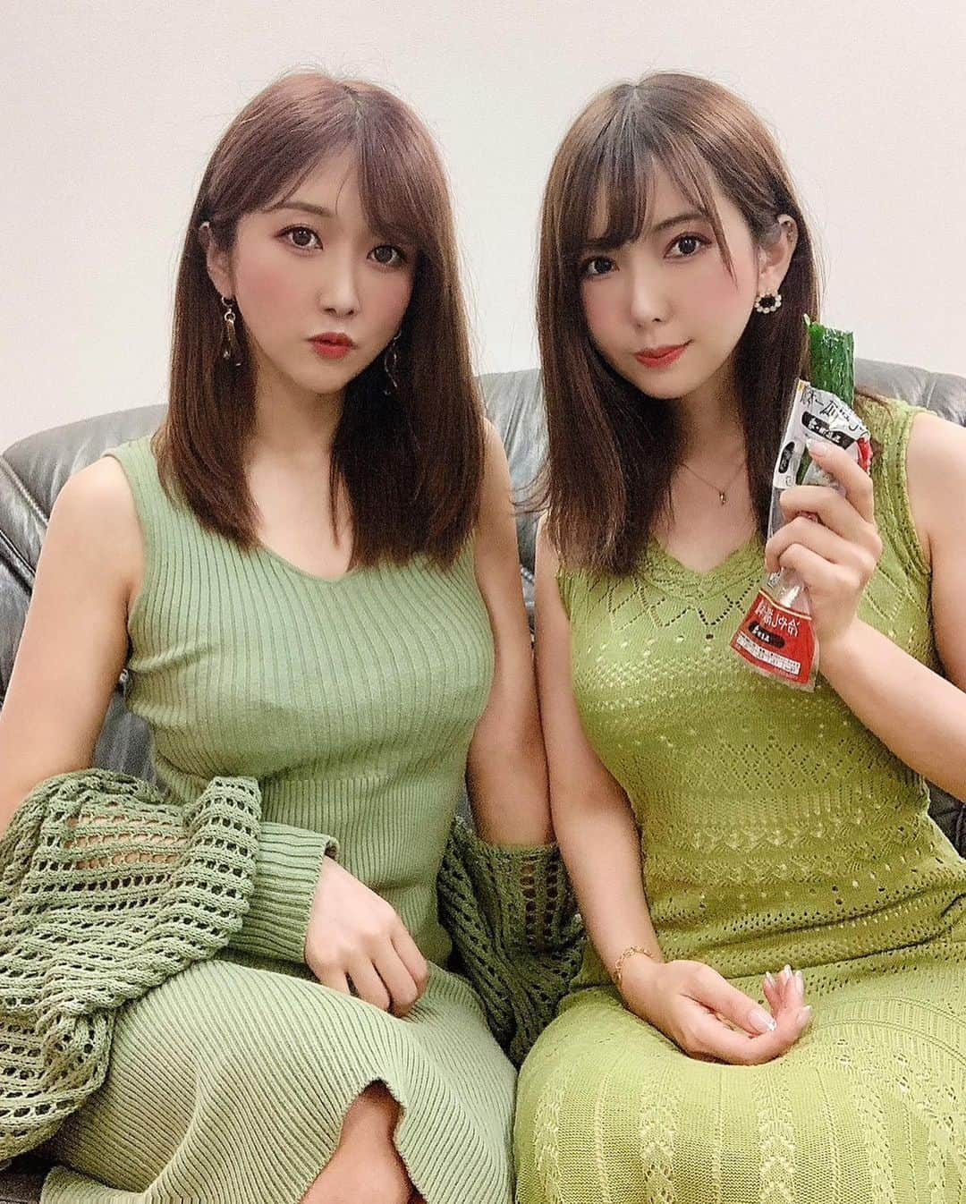 波多野結衣さんのインスタグラム写真 - (波多野結衣Instagram)「たまたま緑ワンピースおそろになった！🤣 . . #緑ワンピース  #似ている  #おそろこーで  #ひびはた  #大槻ひびき  #波多野結衣  #波多野结衣」6月6日 23時11分 - hatachan524