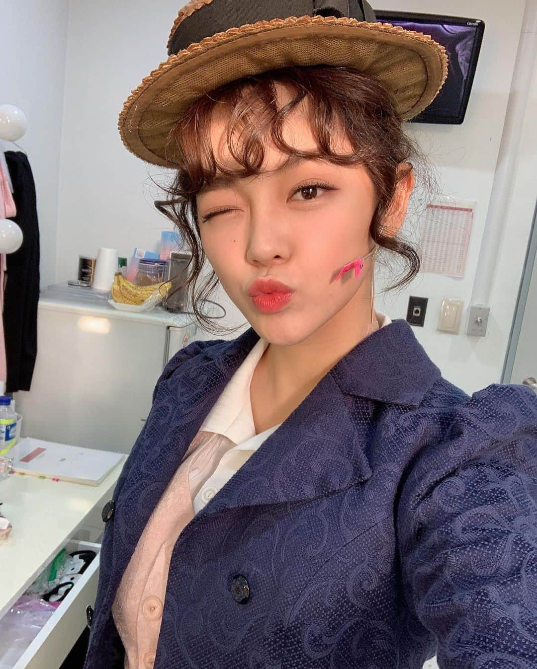 キム・セジョン（Gugudan SeMiNa）さんのインスタグラム写真 - (キム・セジョン（Gugudan SeMiNa）Instagram)「#레드북 프리뷰 첫 공연이 끝이났습니다! 처음이라 부족했던 부분 꼭 되새기고 복습해서 본 공연에서는 정말 잘 해내보이겠습니다  안나의 이야기를 지켜봐주세요 !」6月6日 23時46分 - clean_0828