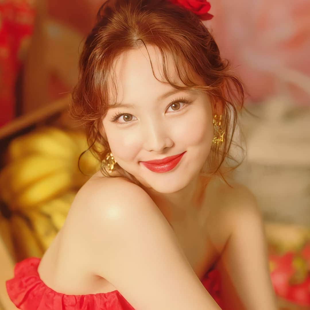 ナヨンのインスタグラム：「♪ ❤ © TWICE ↬#Nayeon #TWICE #나연 #트와이스 ♡」