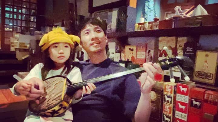 のインスタグラム：「#協奏  酔っ払いとチビライオン」